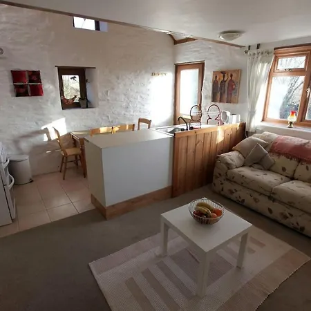 Inviting 2-Bed Cottage In Newcastle Emlyn Exterior photo
