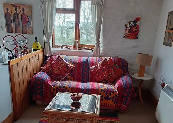 Inviting 2-Bed Cottage In Newcastle Emlyn
