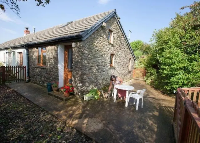 Inviting 2-Bed Cottage In Newcastle Emlyn