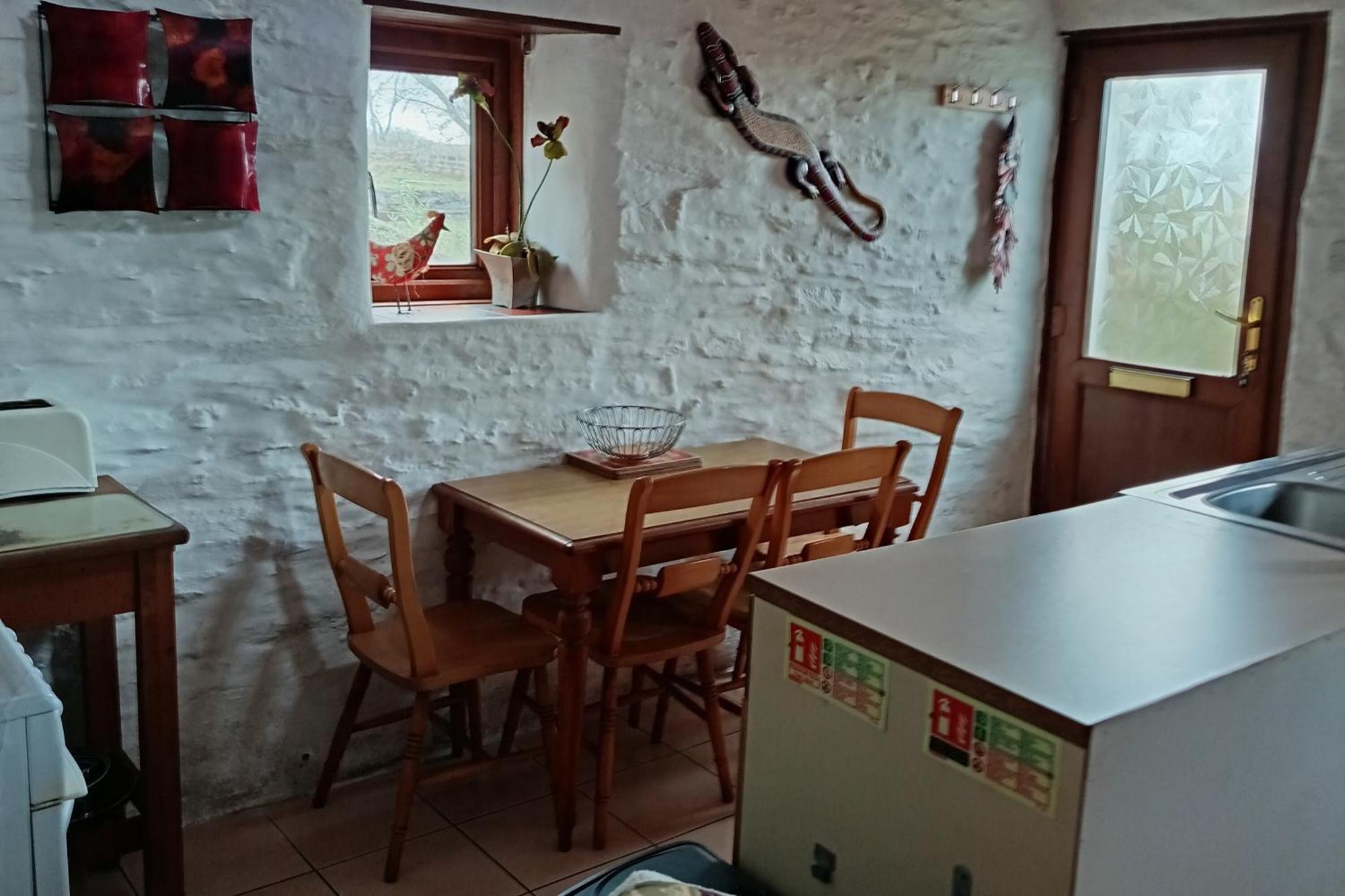 Inviting 2-bed In Holiday home *