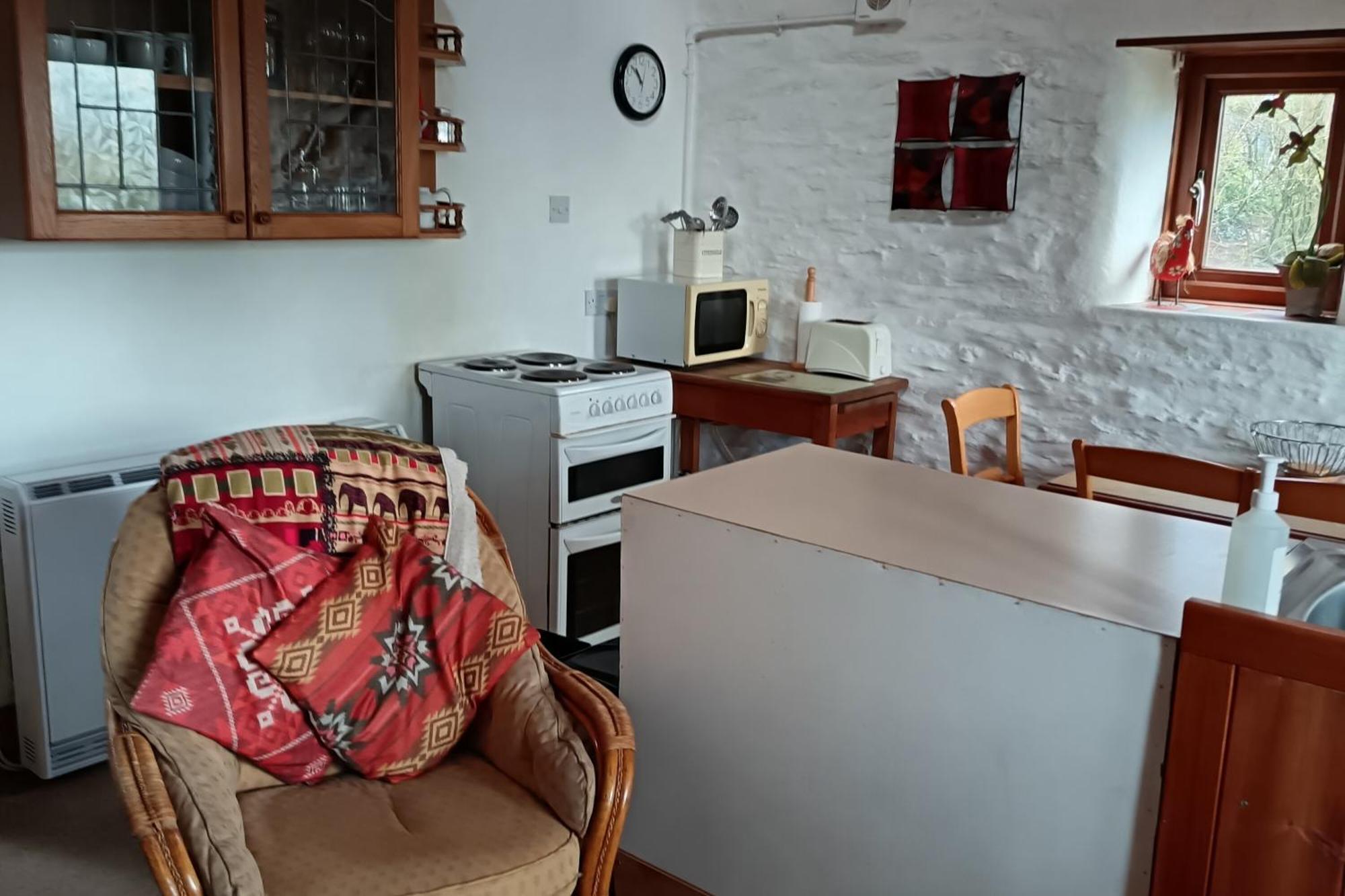 Inviting 2-bed In * Newcastle Emlyn